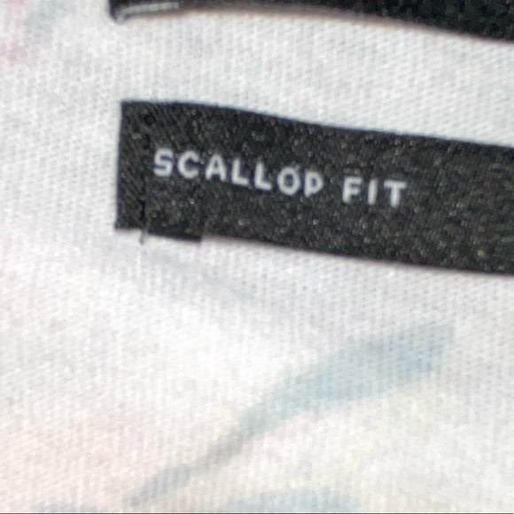 🇺🇸 Pacsun Floral Scalloped Fit Short Sleeve Top - Picture 4 of 6